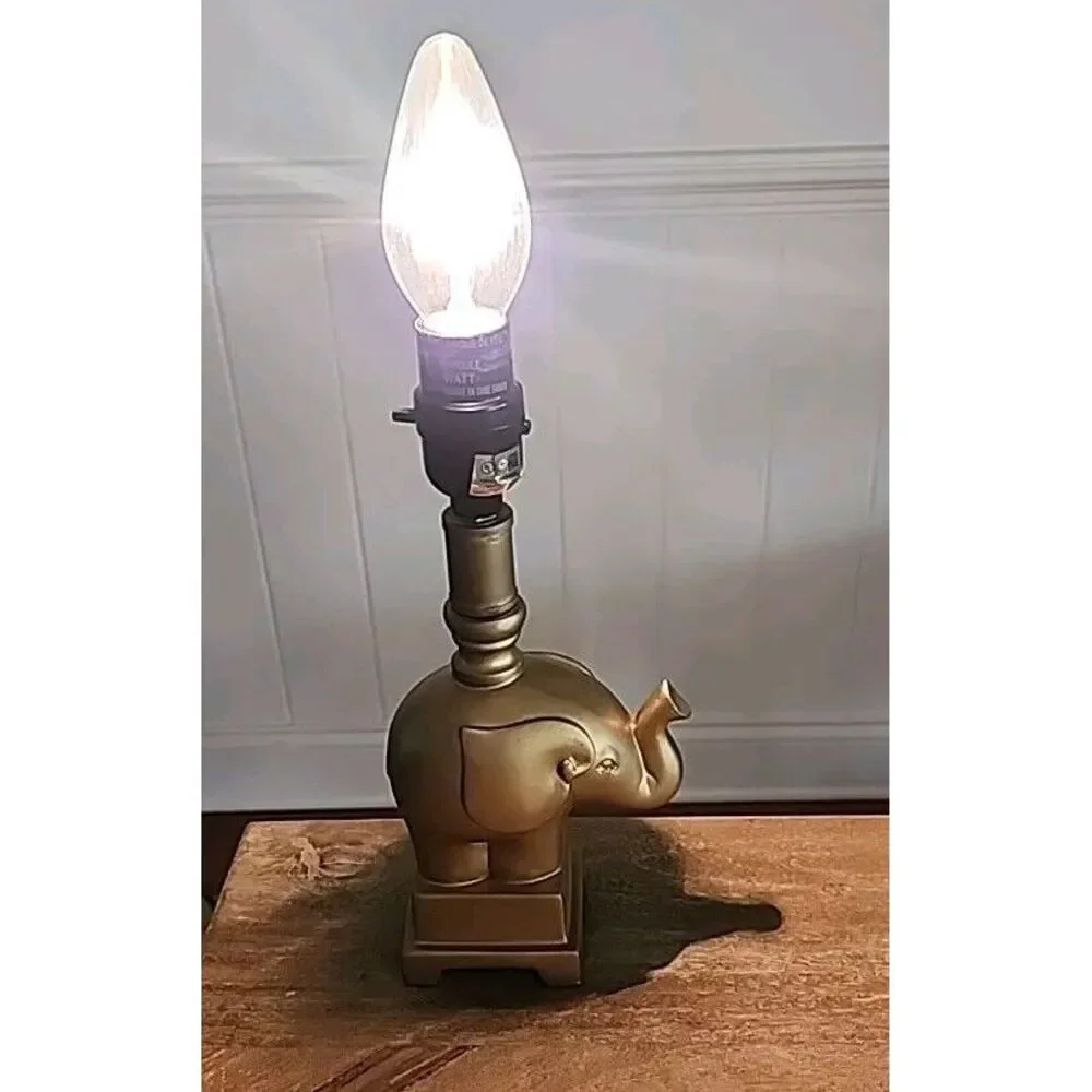 SMALL BUT MIGHTY Resin Gold Elephant (trunk Up) Lamp‎ (11